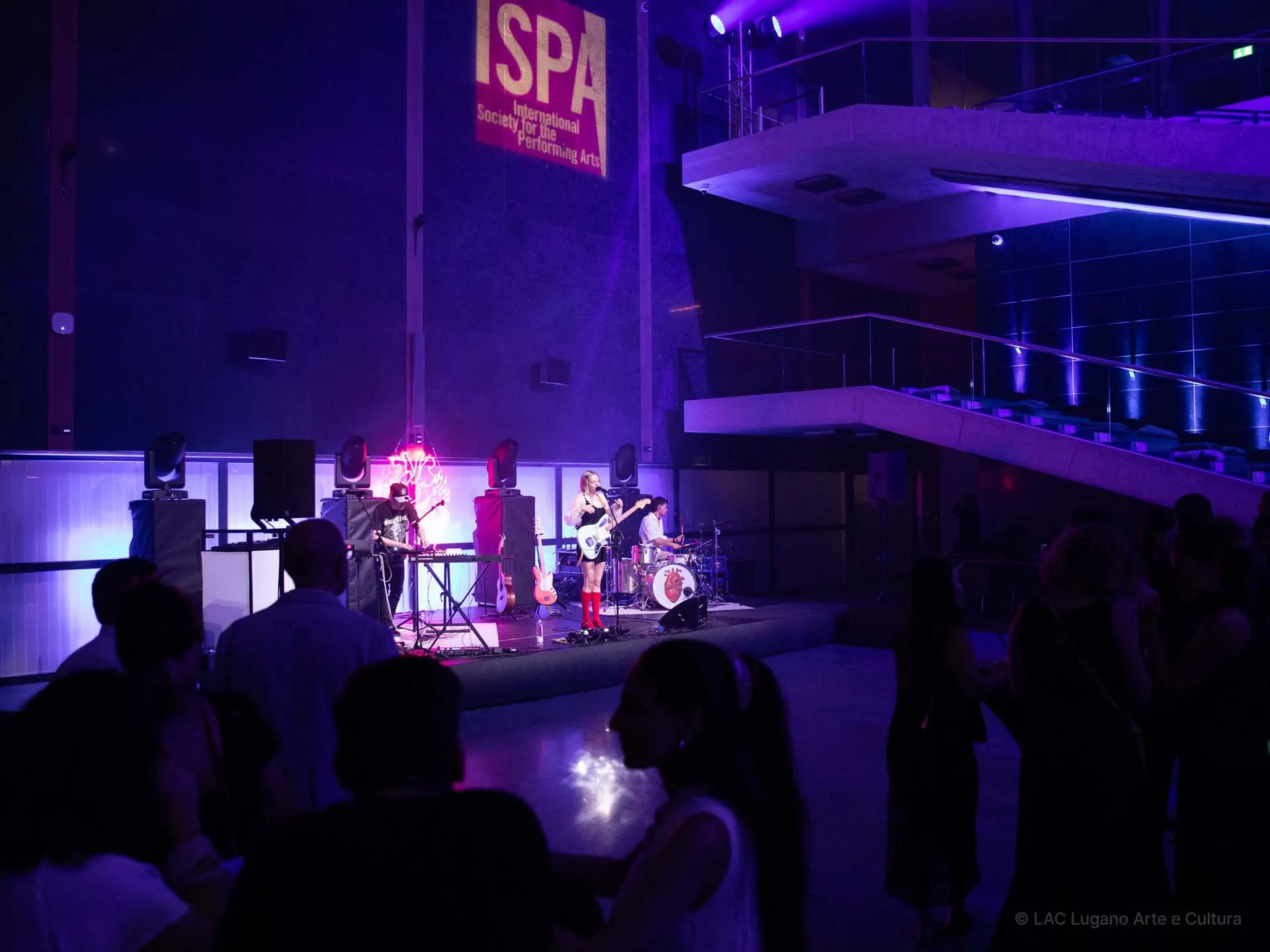 ISP_Night_001